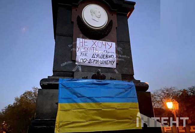 Акція з вимогою знести пам'ятник 2022 рік. ФОТО: Інтент