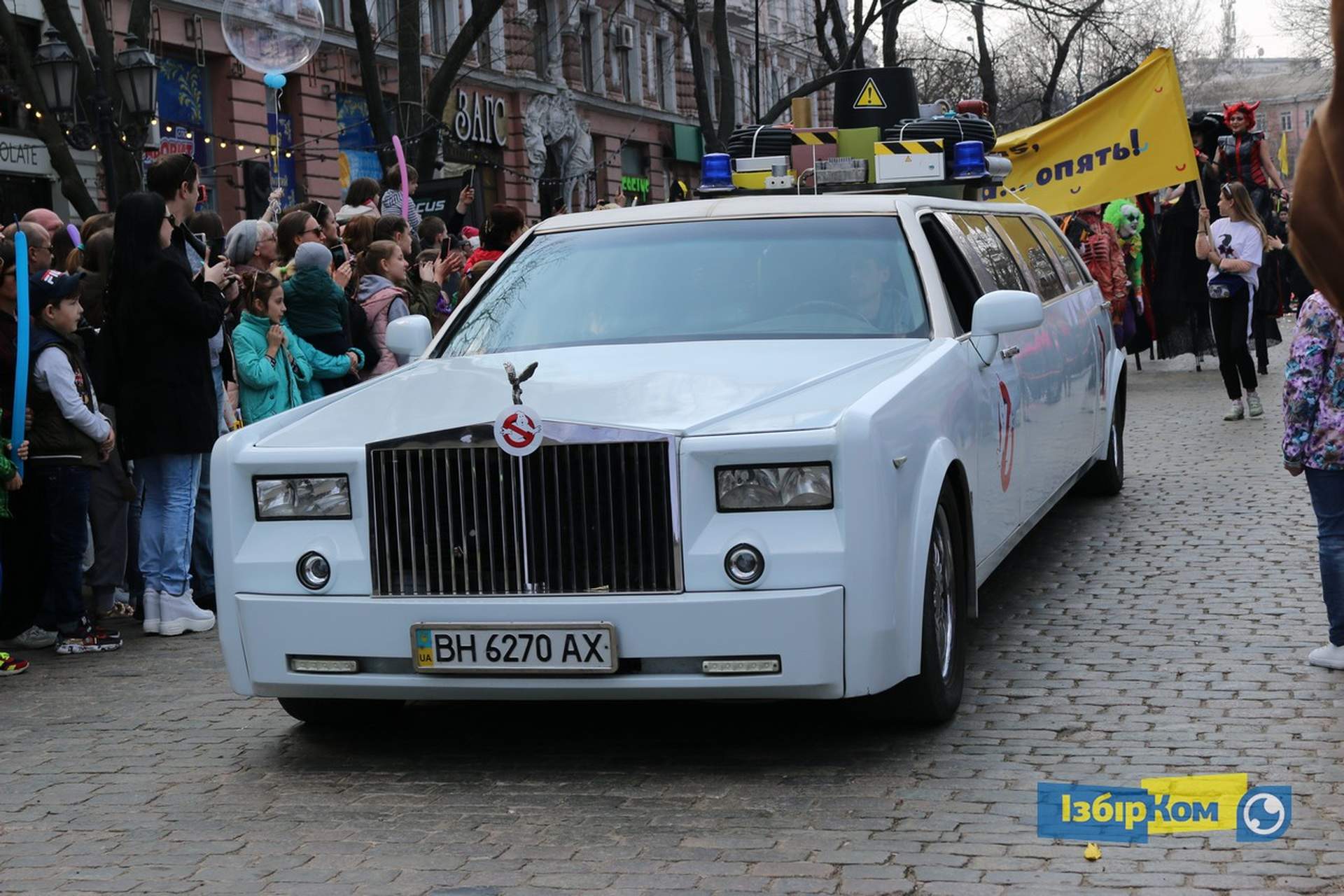 Парад Юморины 2019: зомби, клоуны и Чарли Чаплины