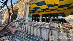 Поліція показала наслідки ворожої атаки по ринку Херсона