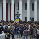 Сессия Одесского городского совета: потасовки с митингующими и попытки экс-нардепа попасть в здание мэрии