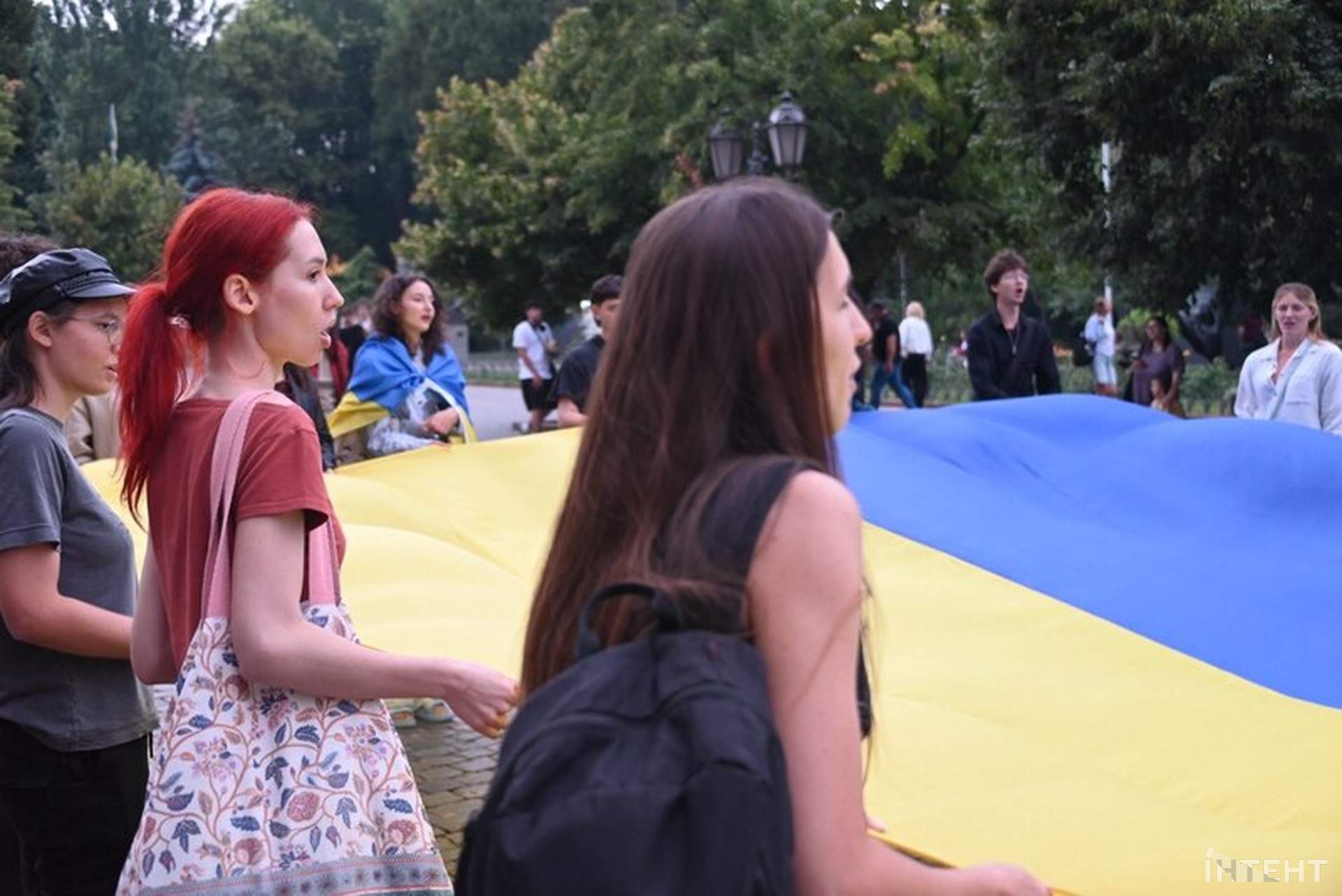 В Одесі на восьмий день протесту розгорнули 12-метровий прапор