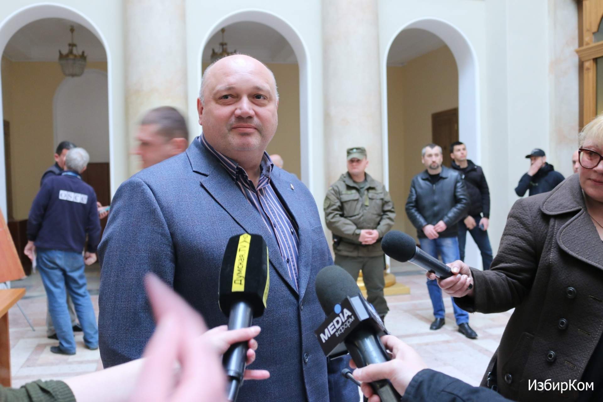 Сессия Одесского городского совета: "минирование", драка и повторное переименование улиц