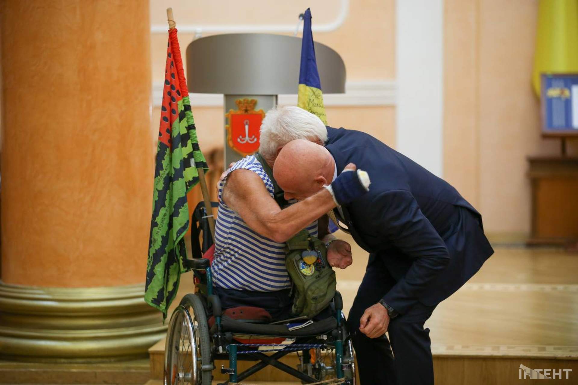 Дядя Гриша у гостях та вимкнення світла: сесія Одеської міської ради у світлинах Інтента