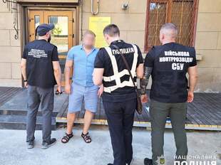 Понад вісім тисяч доларів за зняття з військового обліку: миколаївця підозрюють у допомозі ухилянтам